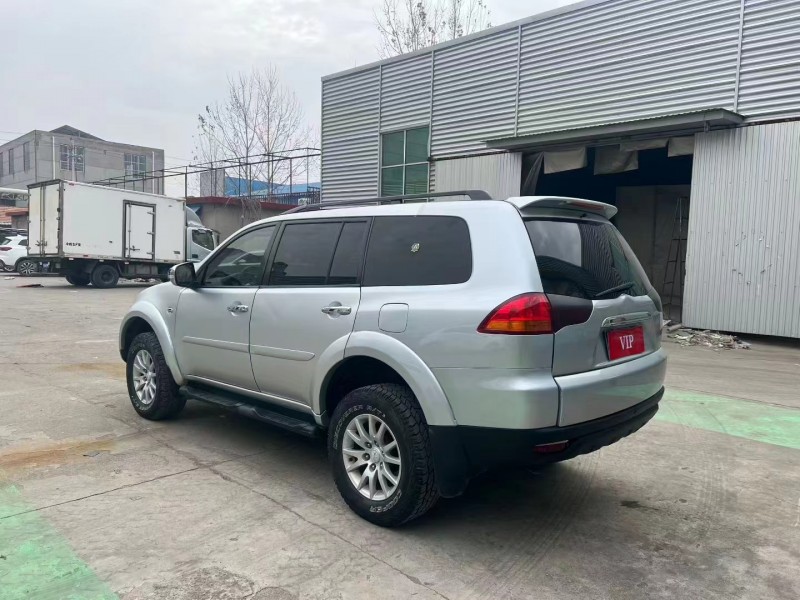 临沂12年三菱帕杰罗8