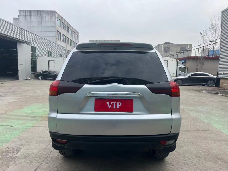 临沂12年三菱帕杰罗9