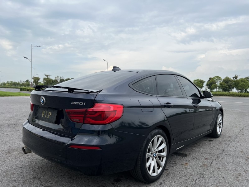 盐城19年宝马3系8