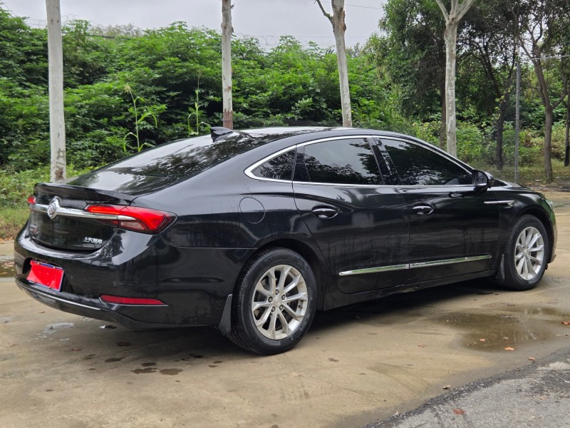 郑州20年别克君越8