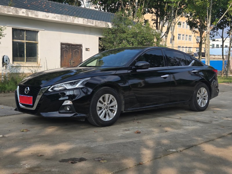 郑州22年日产天籁3