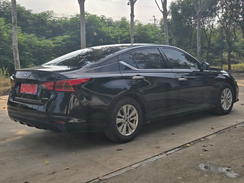 郑州22年日产天籁4