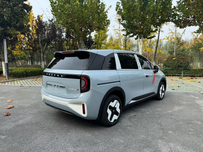 盐城25年极狐汽车考拉4