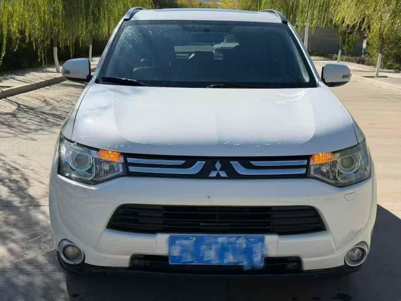 咸阳13年三菱欧蓝德1