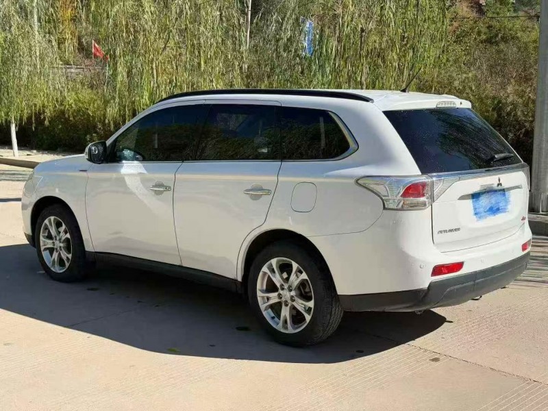 咸阳13年三菱欧蓝德7