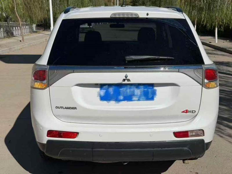 咸阳13年三菱欧蓝德9