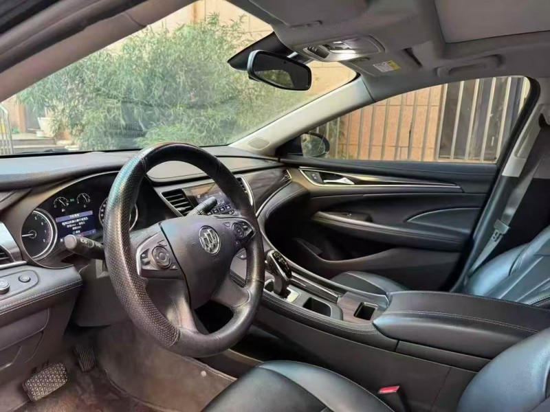 济南20年别克君越5