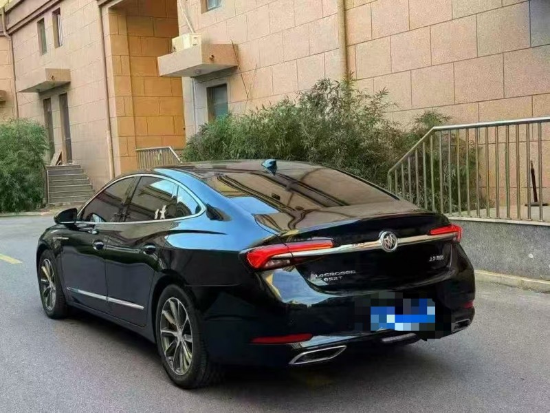 济南20年别克君越8