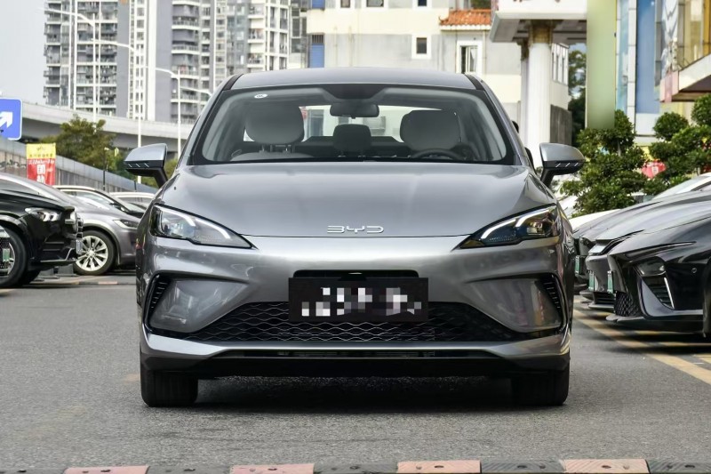 聊城25年比亚迪海豹1