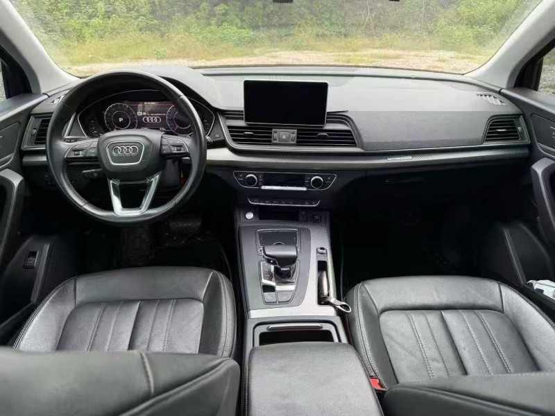 张家界21年奥迪Q56