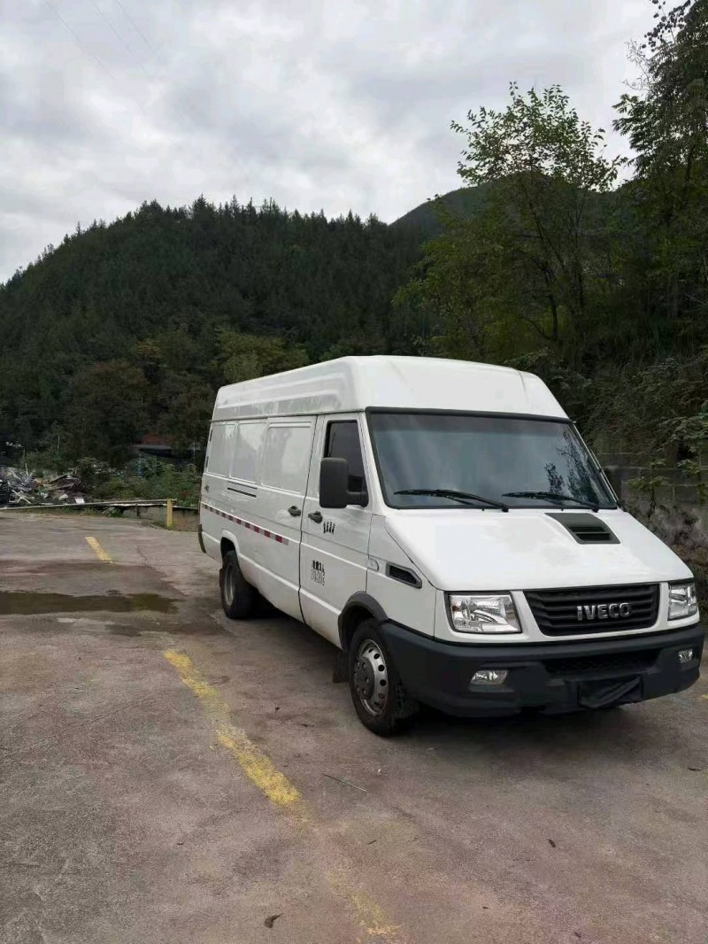 重庆23年依维柯得意2