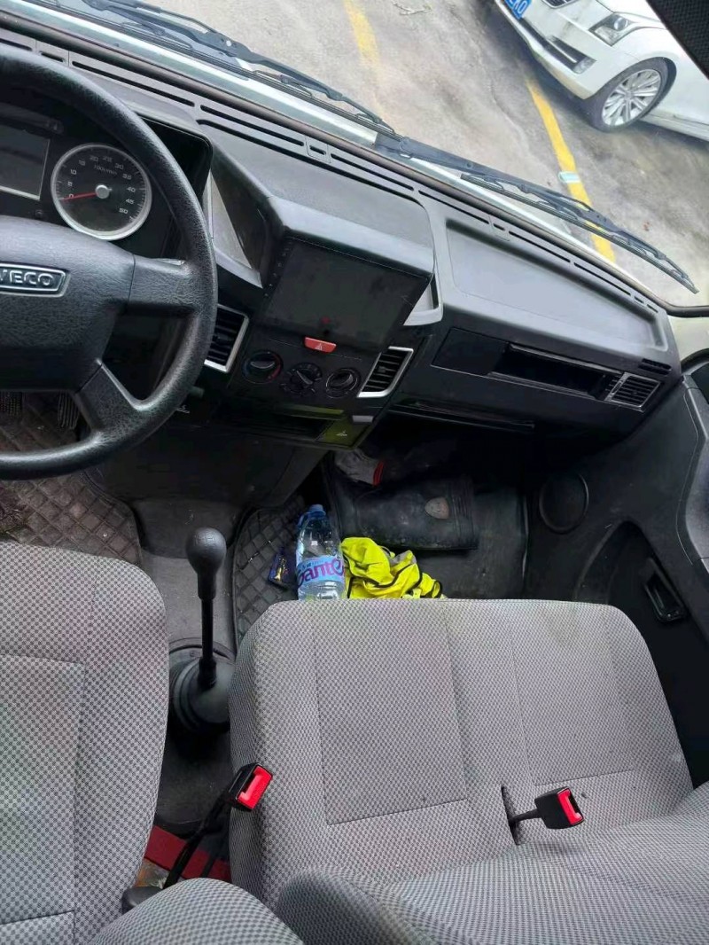 重庆23年依维柯得意3