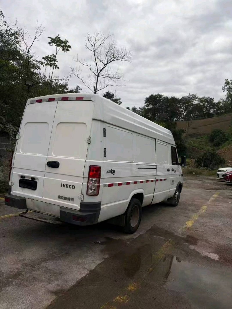 重庆23年依维柯得意7