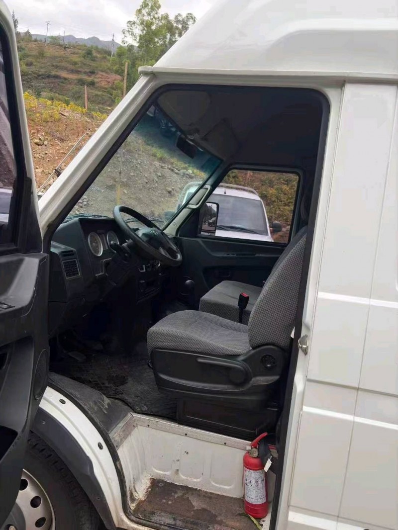 重庆23年依维柯得意9