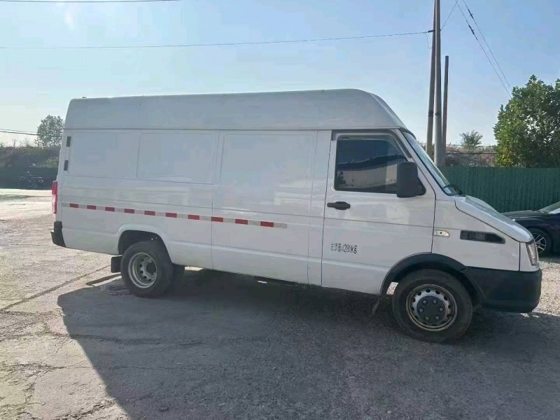 青岛23年依维柯得意2