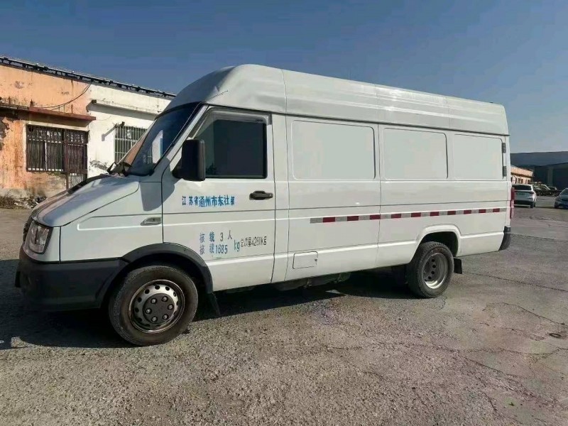 青岛23年依维柯得意5