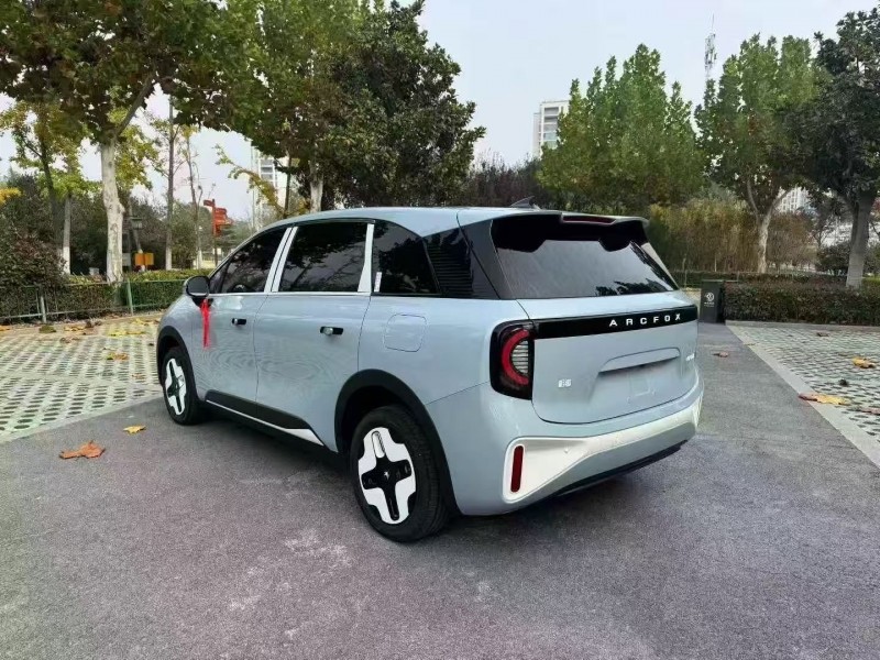 常州25年极狐汽车阿尔法9