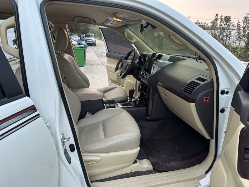 徐州17年丰田普拉多8