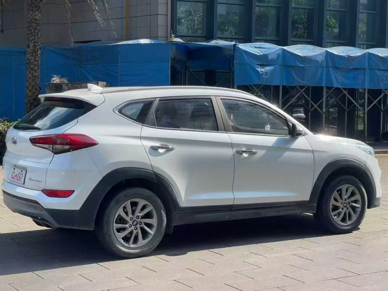 佛山17年现代途胜7