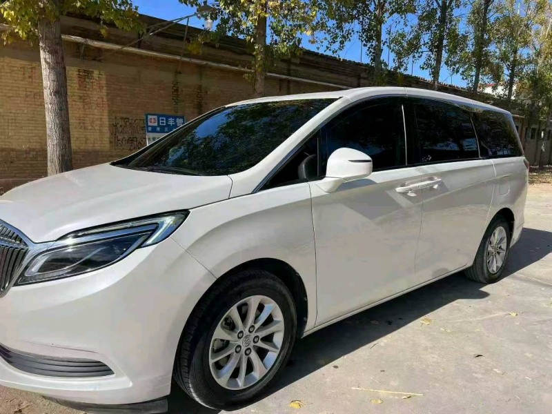 保定18年别克GL82