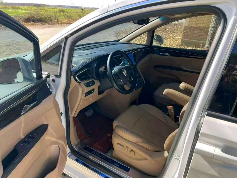 保定18年别克GL84