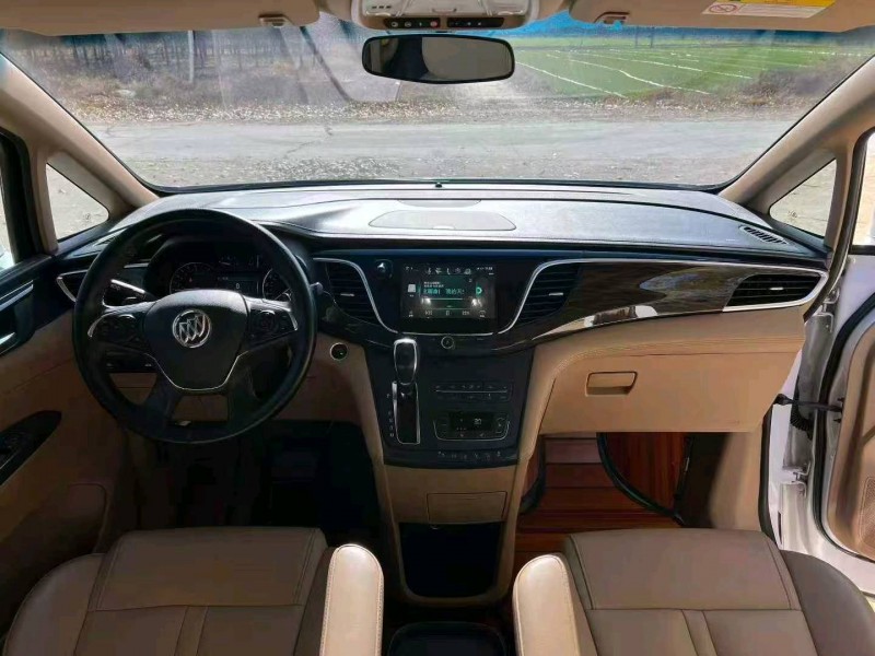 保定18年别克GL85