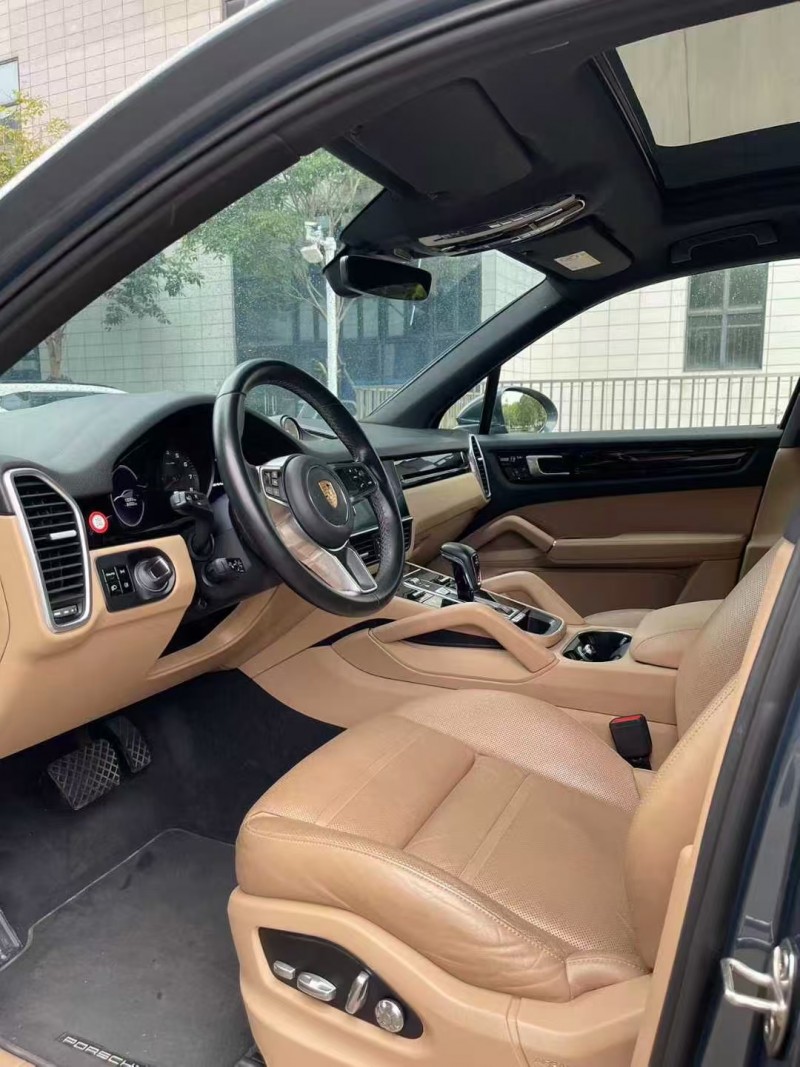佛山19年保时捷卡宴4