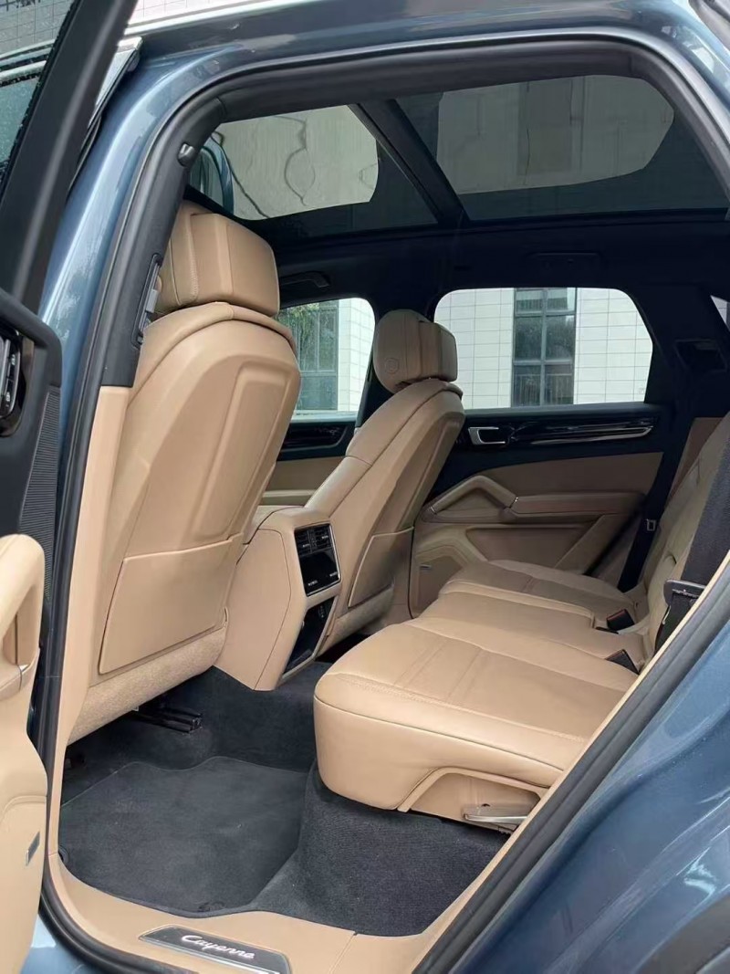 佛山19年保时捷卡宴5