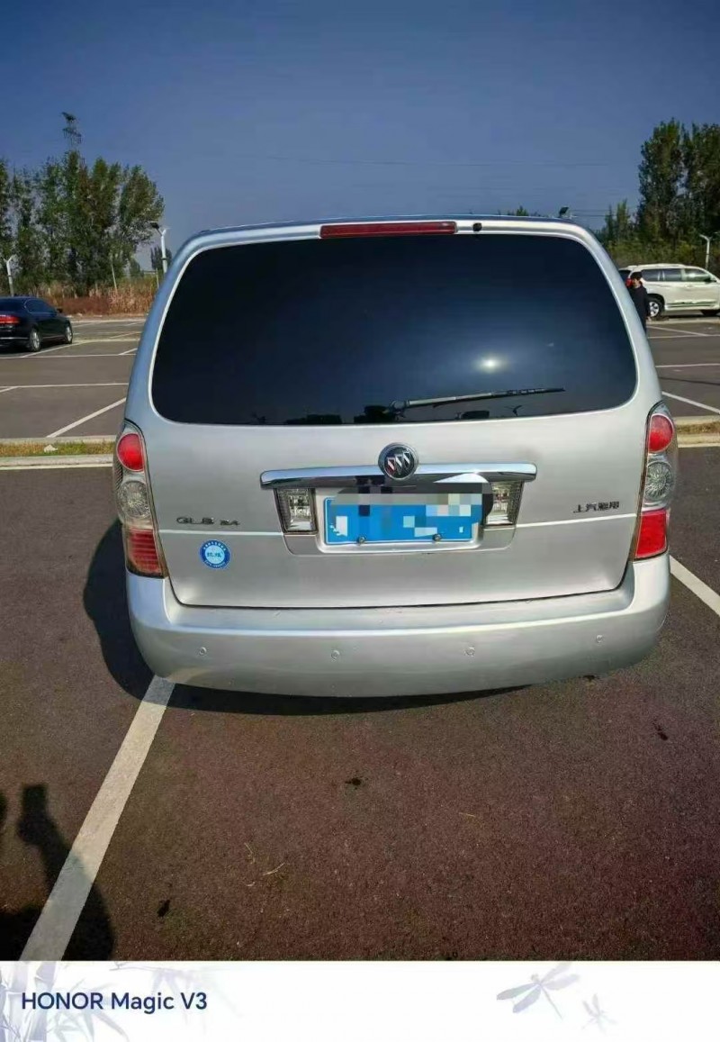 保定17年别克陆尊8