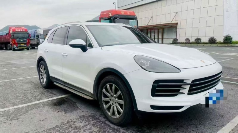 济宁19年保时捷卡宴3