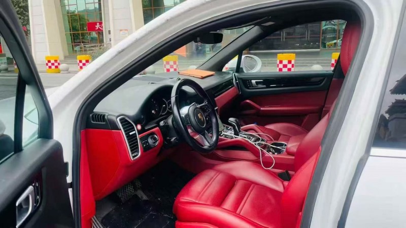 济宁19年保时捷卡宴5