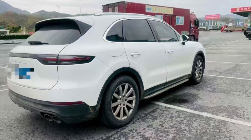 济宁19年保时捷卡宴8