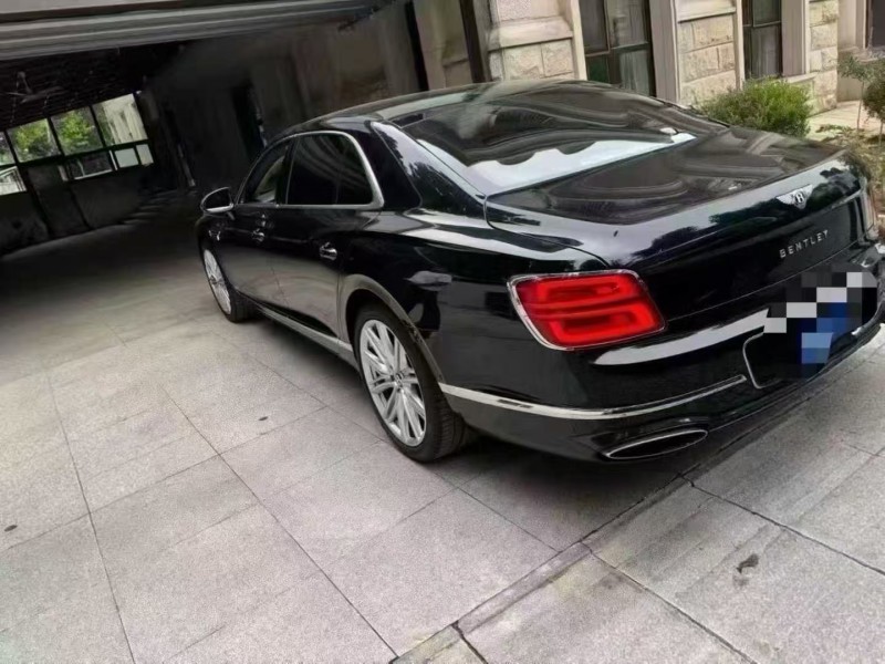 泰安21年宾利飞驰4