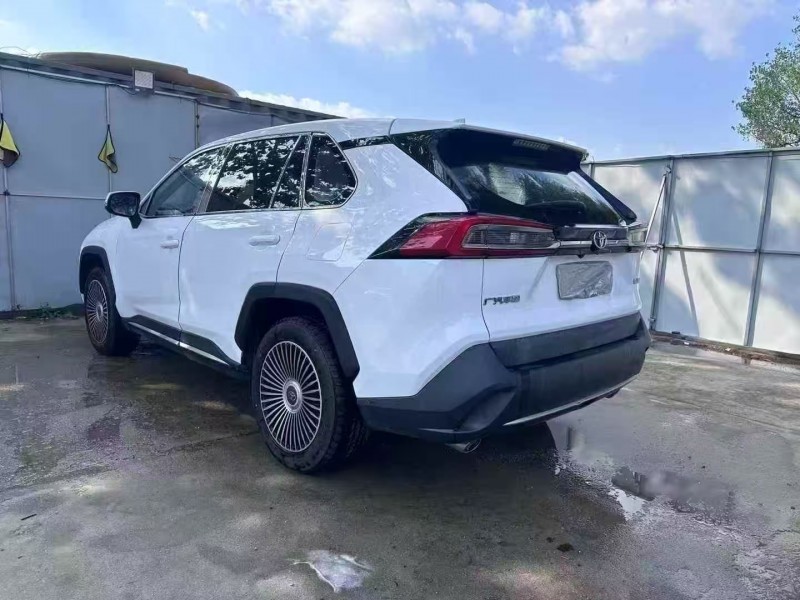 青岛21年丰田威兰达9