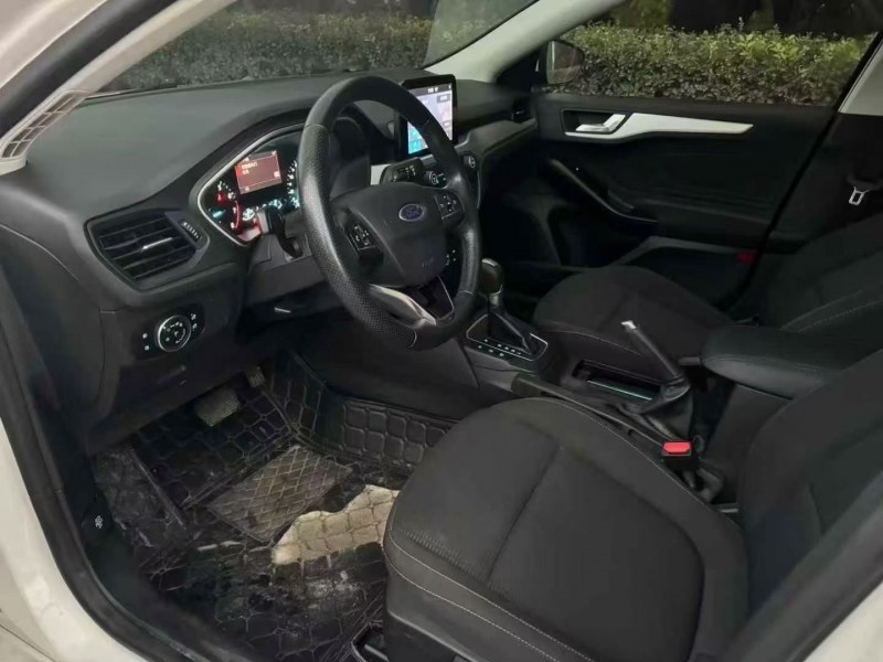 济宁20年福特福克斯5