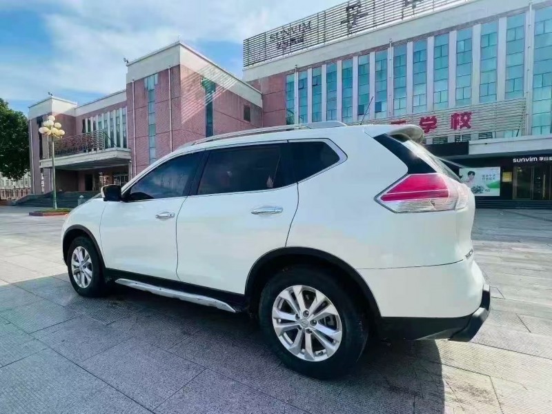 枣庄15年日产奇骏6
