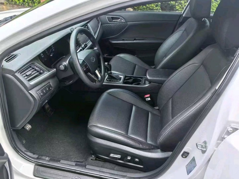 台州21年现代名图8