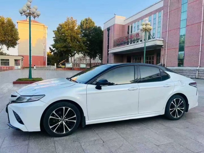 青岛19年丰田凯美瑞3