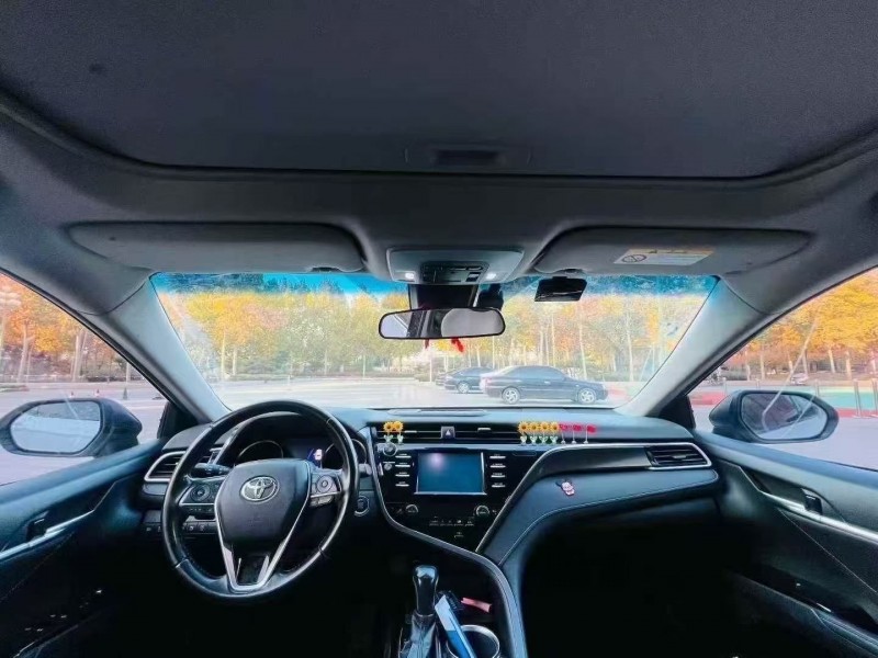 青岛19年丰田凯美瑞4