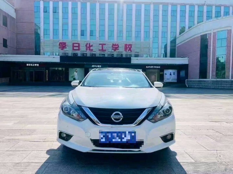 枣庄17年日产天籁1