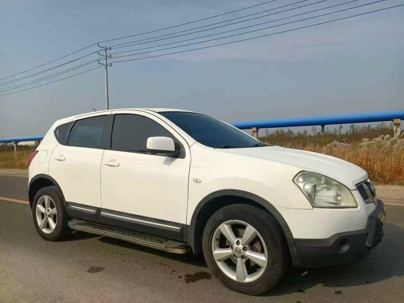 青岛13年日产逍客3