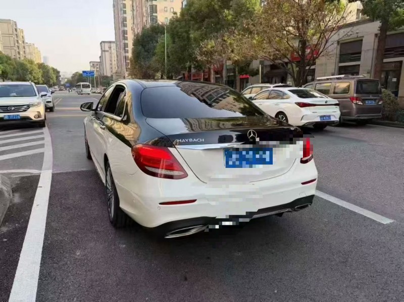 重庆18年奔驰E8