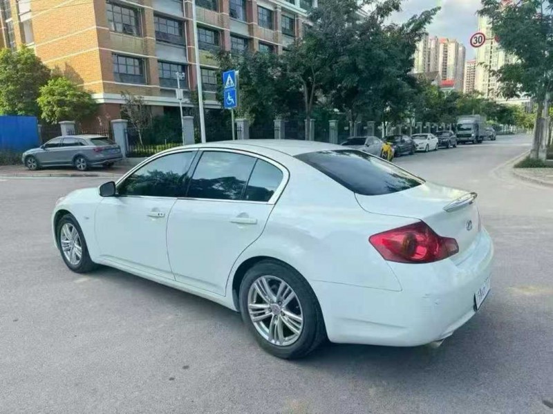 南宁12年英菲尼迪G257