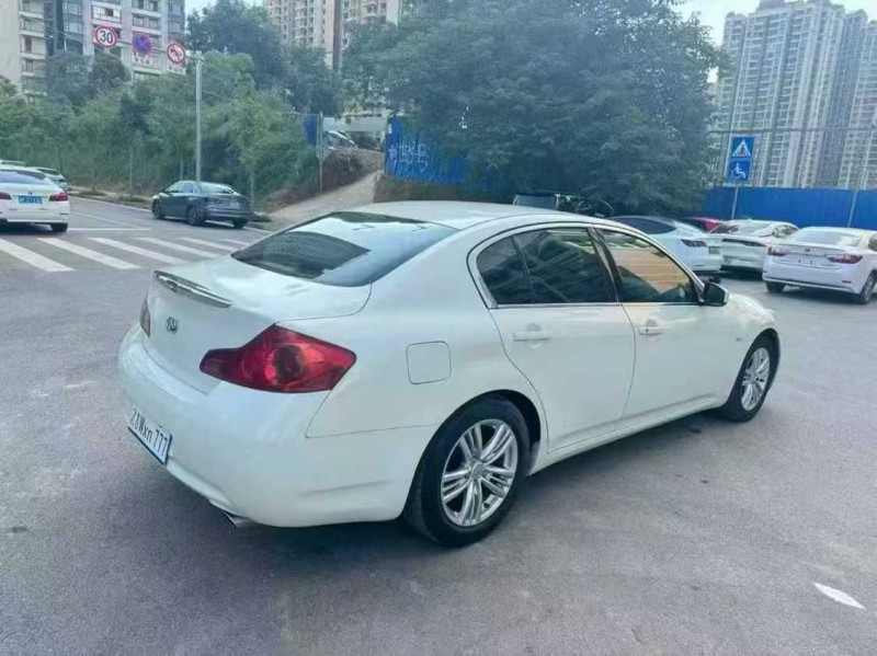 南宁12年英菲尼迪G258