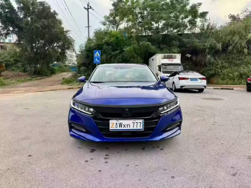 南宁18年本田雅阁1