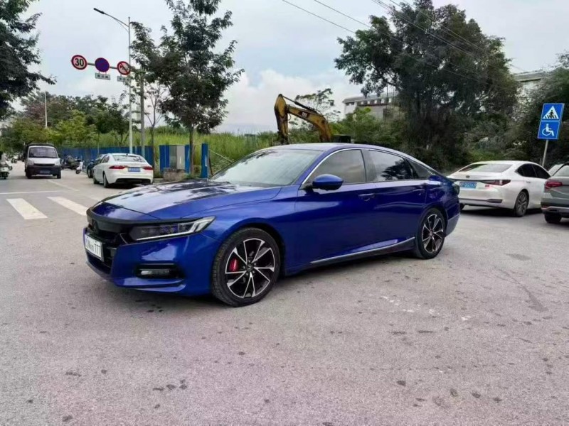 南宁18年本田雅阁3