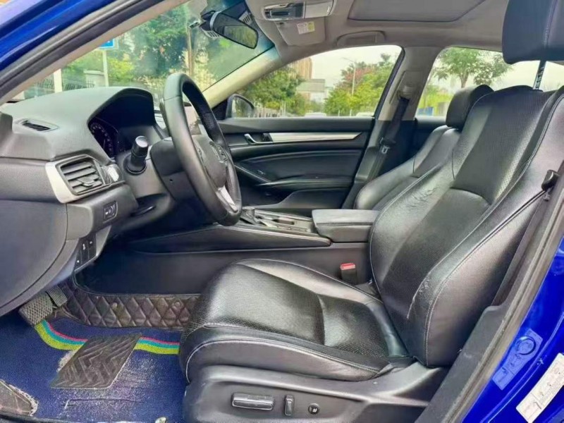 南宁18年本田雅阁4