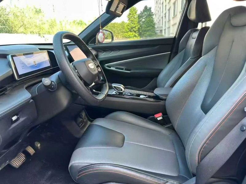 南宁23年吉利博越4