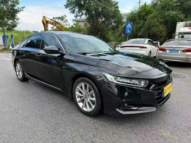 南宁22年本田雅阁3