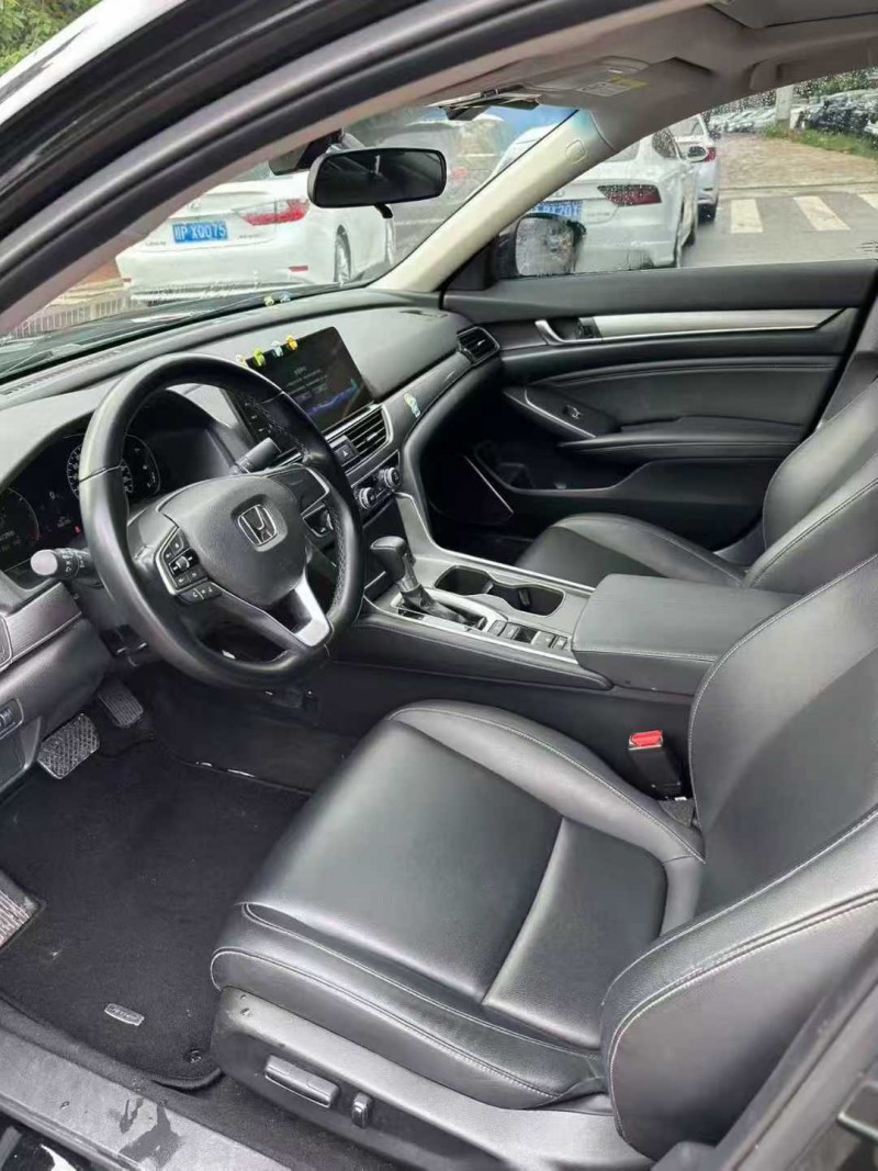 南宁22年本田雅阁4